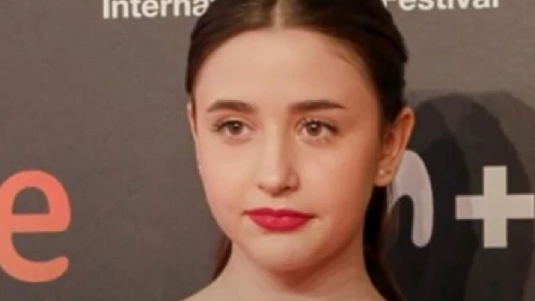 Con 12 años de edad Renata Lerman gana premio en San Sebastián por "El Suplente"